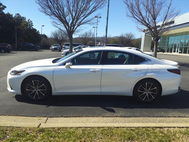 new 2025 Lexus ES 300h car, priced at $50,880