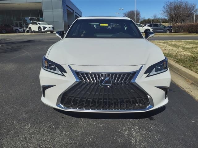 new 2025 Lexus ES 300h car, priced at $50,880