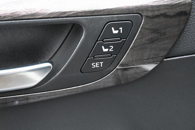 used 2020 Toyota Highlander car, priced at $32,883