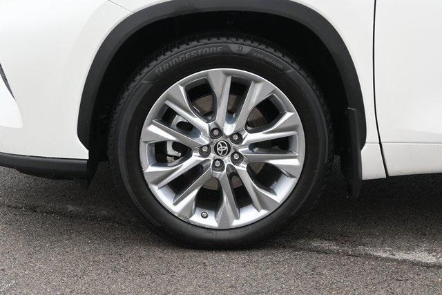 used 2020 Toyota Highlander car, priced at $32,883