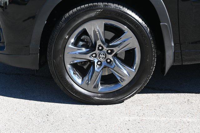 used 2018 Toyota Highlander car, priced at $28,695