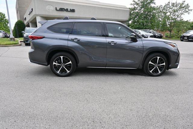 used 2021 Toyota Highlander car, priced at $34,530