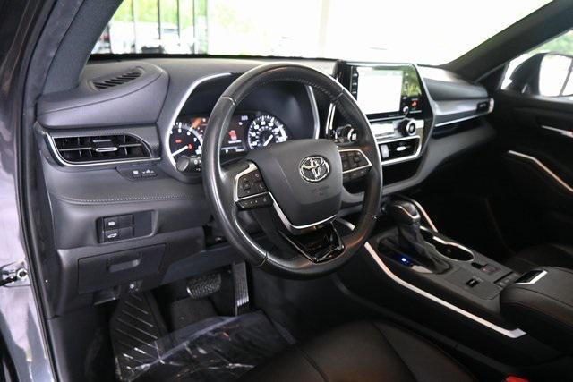 used 2021 Toyota Highlander car, priced at $34,530