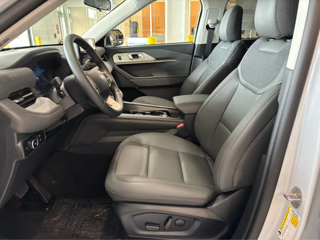 new 2025 Ford Explorer car, priced at $48,745