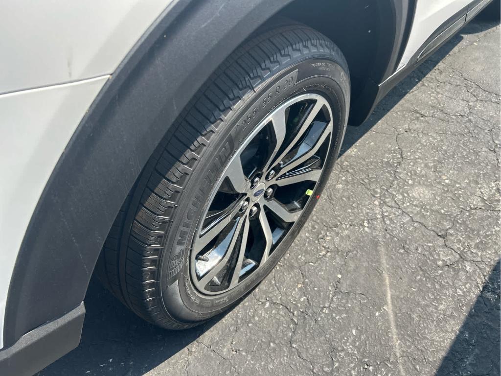 new 2025 Ford Explorer car, priced at $46,043