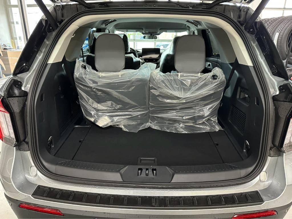 new 2025 Ford Explorer car, priced at $44,706
