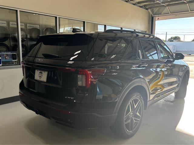 new 2025 Ford Explorer car, priced at $53,370