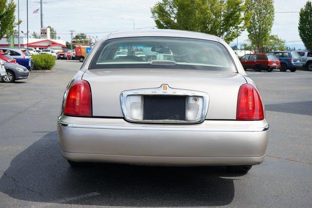 used 2001 Lincoln Town Car car, priced at $6,995