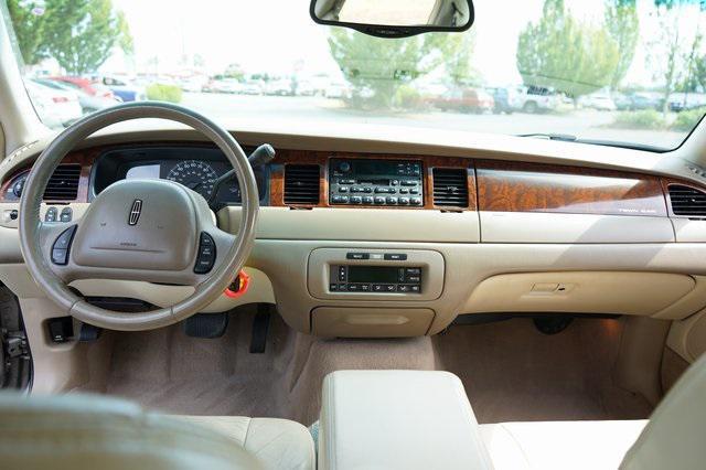 used 2001 Lincoln Town Car car, priced at $6,995