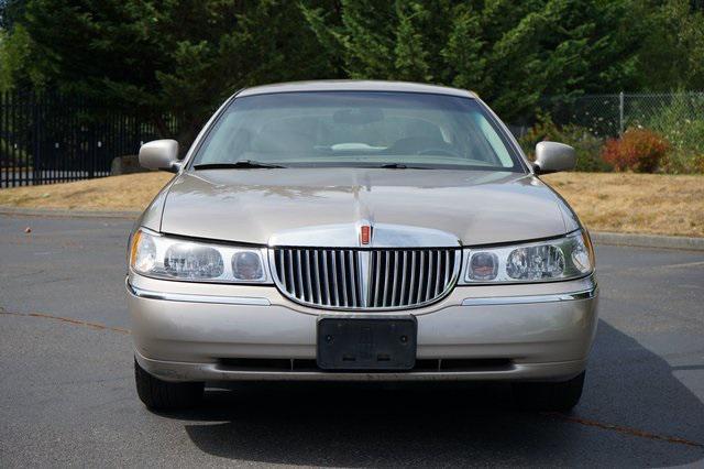 used 2001 Lincoln Town Car car, priced at $6,995