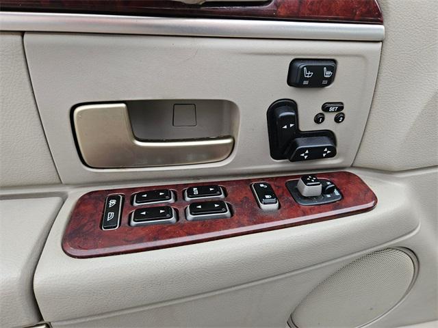 used 2005 Lincoln Town Car car, priced at $5,995