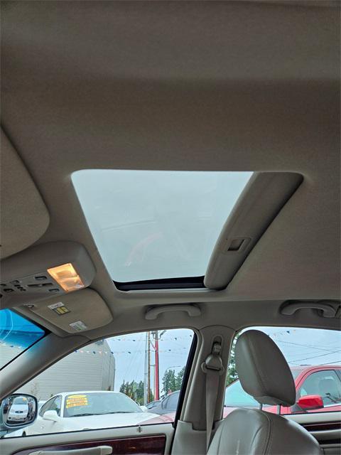 used 2005 Lincoln Town Car car, priced at $5,995