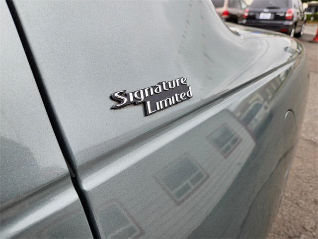 used 2005 Lincoln Town Car car, priced at $5,995