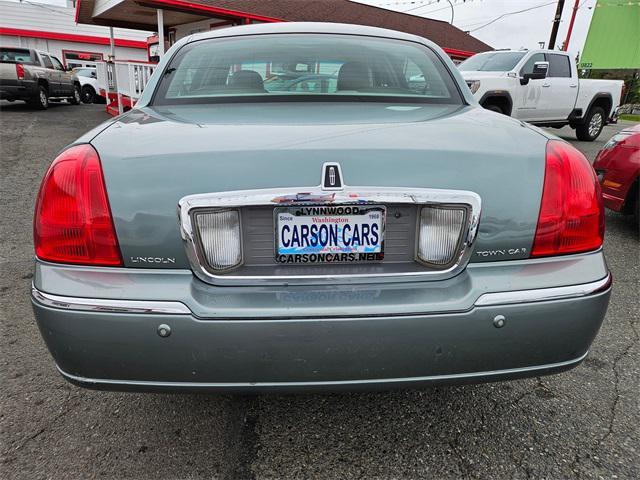 used 2005 Lincoln Town Car car, priced at $5,995
