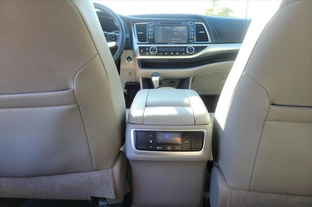 used 2015 Toyota Highlander car, priced at $17,999