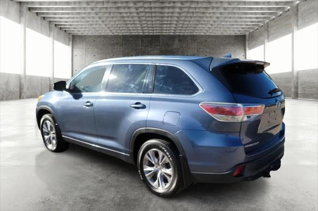 used 2015 Toyota Highlander car, priced at $17,999