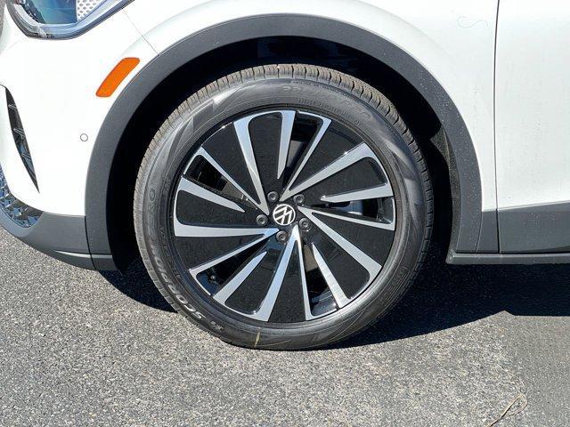new 2024 Volkswagen ID.4 car, priced at $42,638