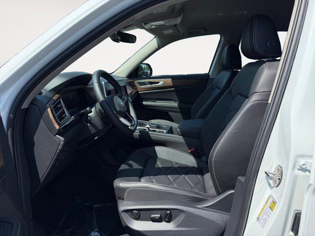 new 2025 Volkswagen Atlas car, priced at $40,204