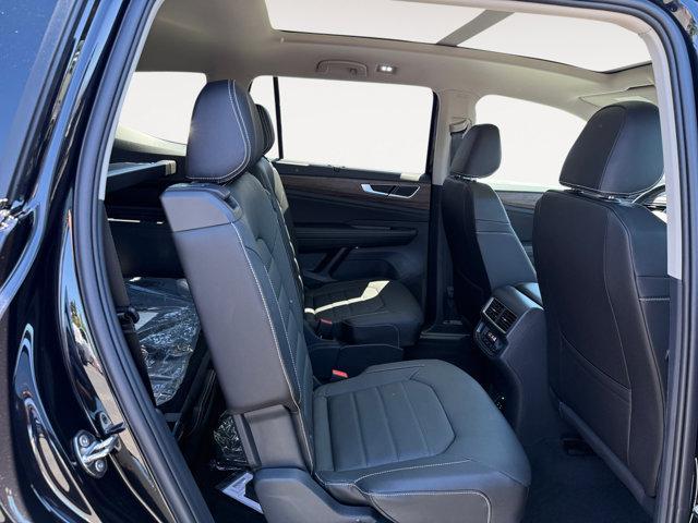 new 2025 Volkswagen Atlas car, priced at $51,429