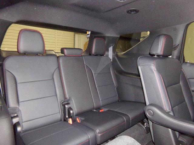 new 2025 Chevrolet Traverse car