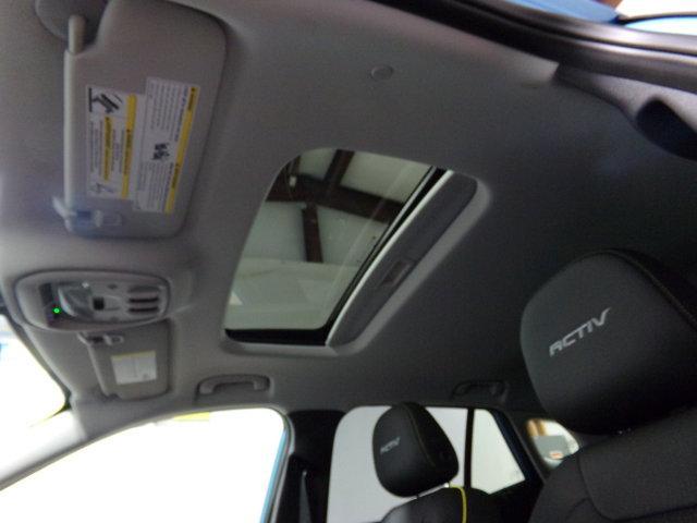 new 2025 Chevrolet Trax car, priced at $27,425
