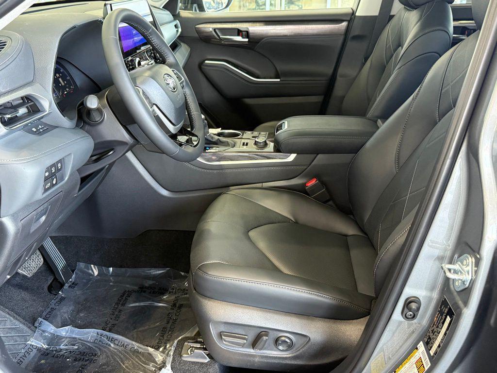 new 2026 Toyota Highlander car, priced at $56,392