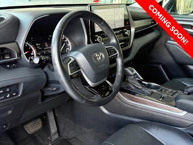 used 2022 Toyota Highlander car, priced at $38,996