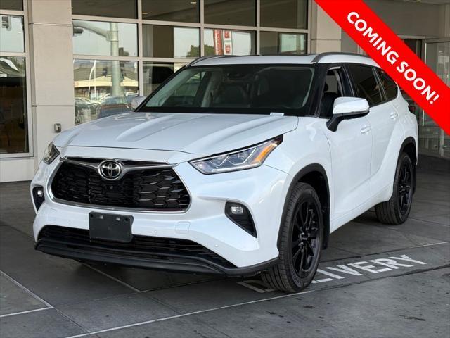 used 2022 Toyota Highlander car, priced at $38,996