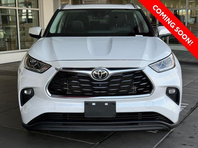 used 2022 Toyota Highlander car, priced at $38,996