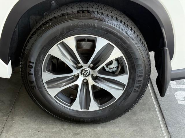 used 2021 Toyota Highlander car, priced at $30,289