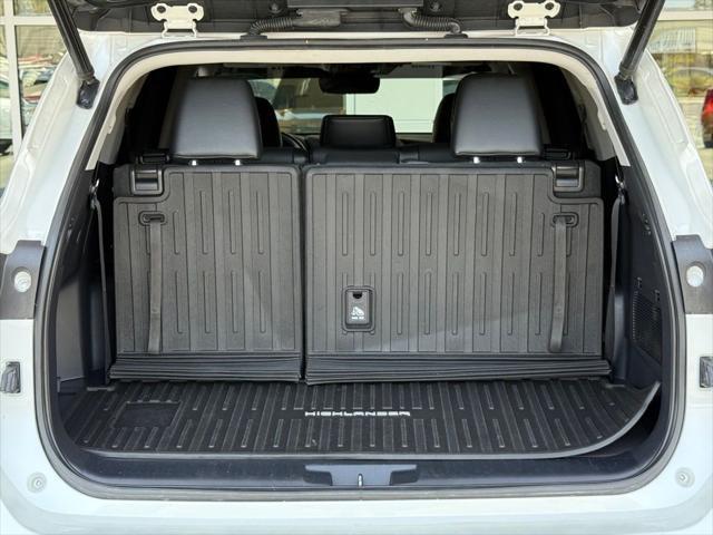 used 2021 Toyota Highlander car, priced at $30,289