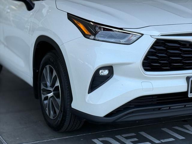 used 2021 Toyota Highlander car, priced at $30,289