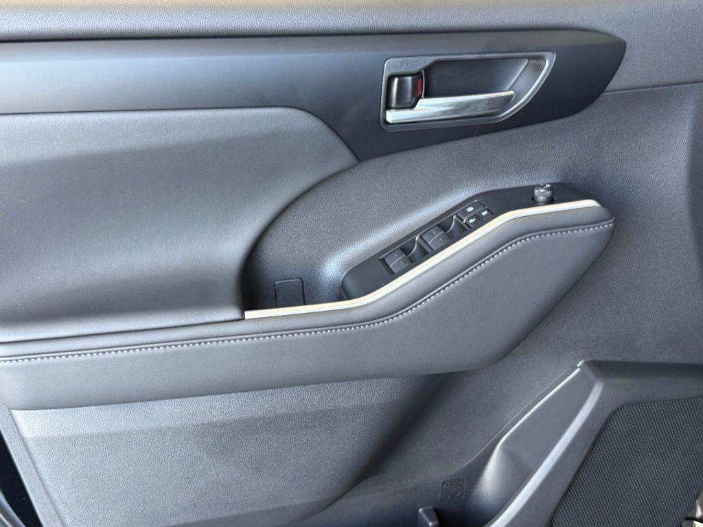 new 2026 Toyota Highlander car, priced at $48,692