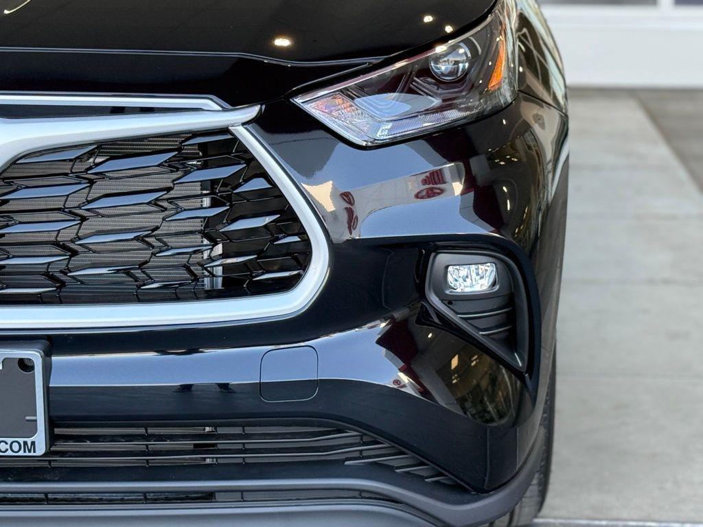 new 2026 Toyota Highlander car, priced at $48,692