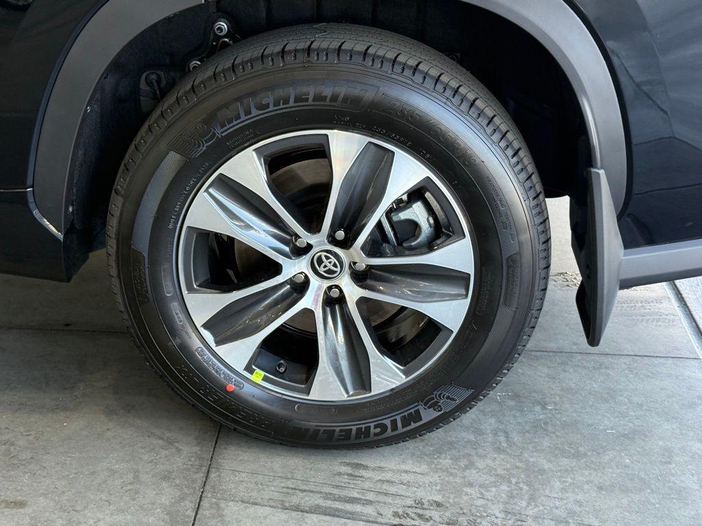 new 2026 Toyota Highlander car, priced at $48,692