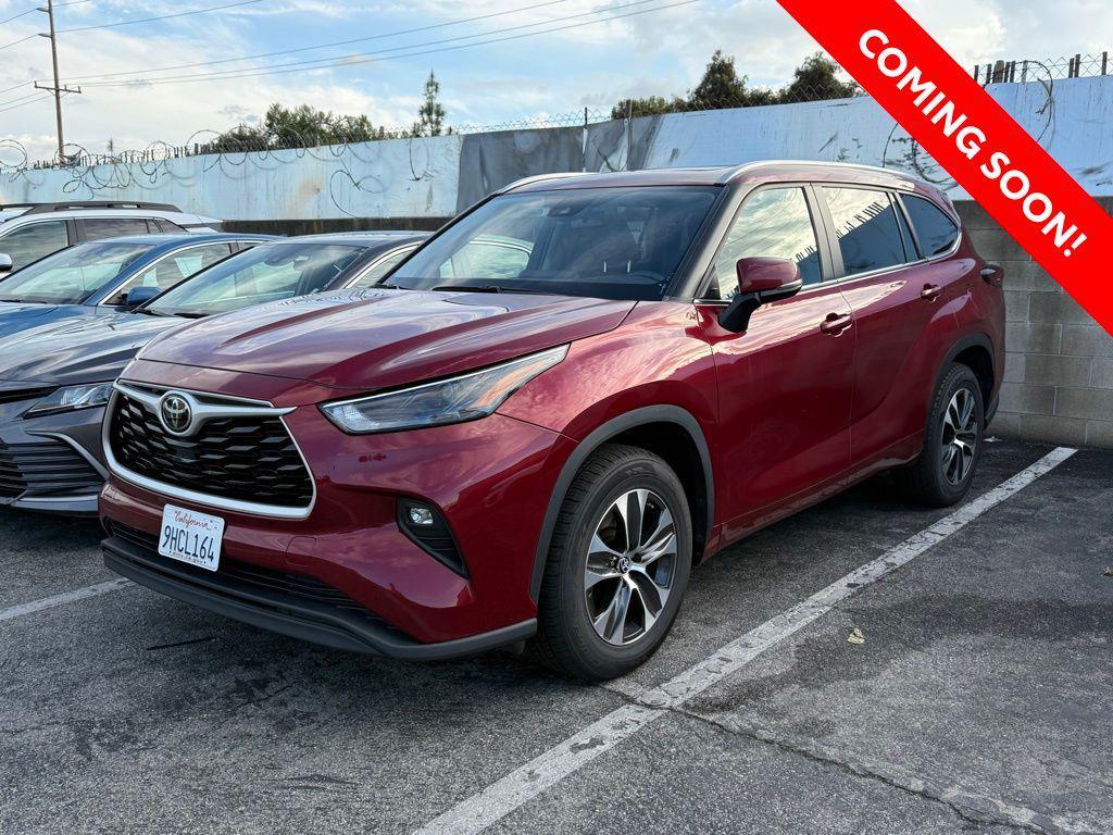 used 2023 Toyota Highlander car, priced at $32,995