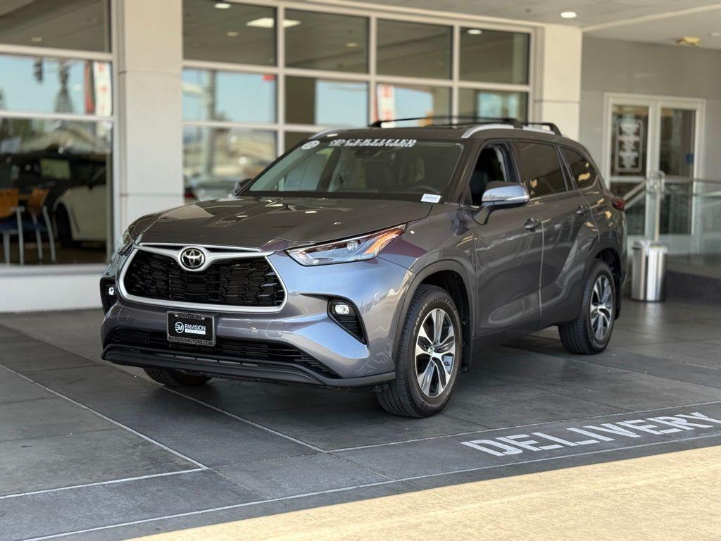 used 2022 Toyota Highlander car, priced at $34,788