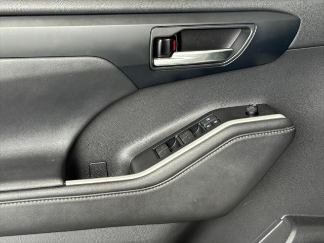 used 2020 Toyota Highlander car, priced at $30,868
