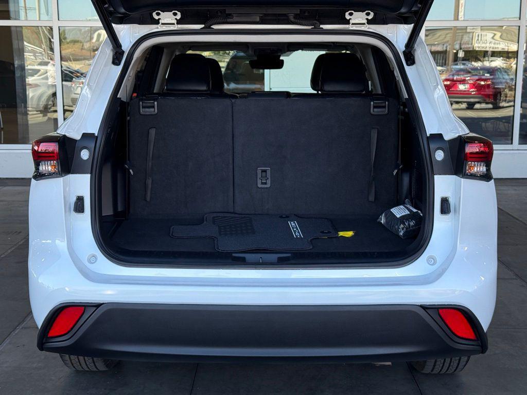 used 2023 Toyota Highlander car, priced at $32,432