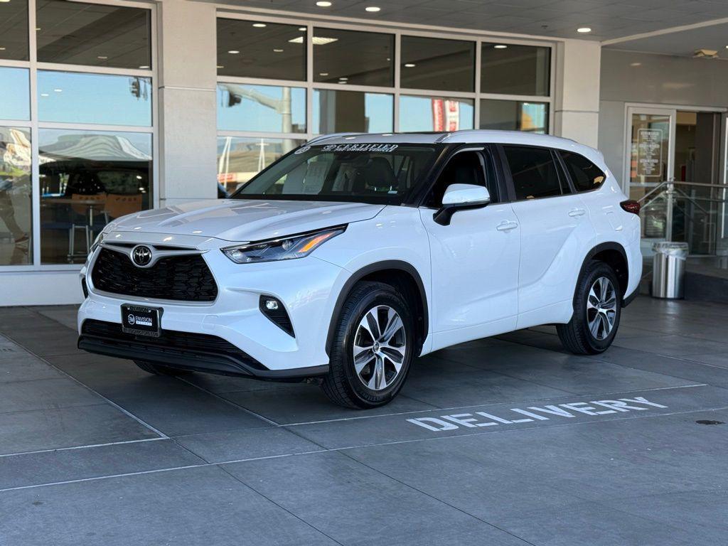 used 2023 Toyota Highlander car, priced at $32,432
