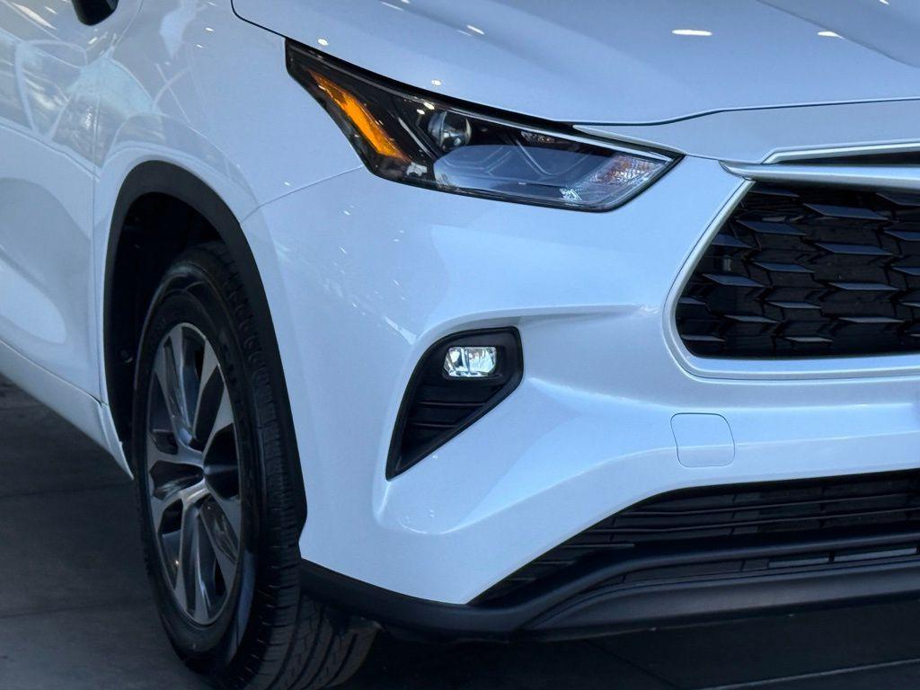used 2023 Toyota Highlander car, priced at $32,432