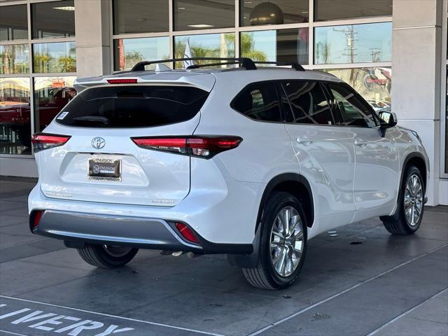 used 2021 Toyota Highlander car, priced at $39,995