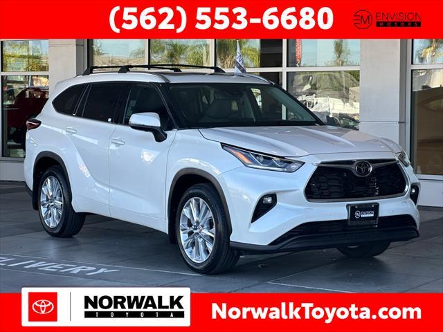 used 2021 Toyota Highlander car, priced at $39,995