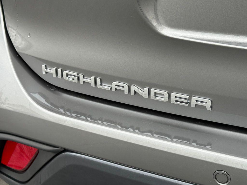 new 2026 Toyota Highlander car, priced at $50,677