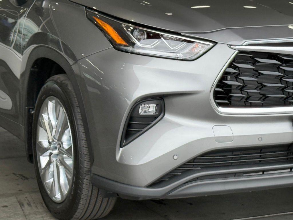 new 2026 Toyota Highlander car, priced at $50,677