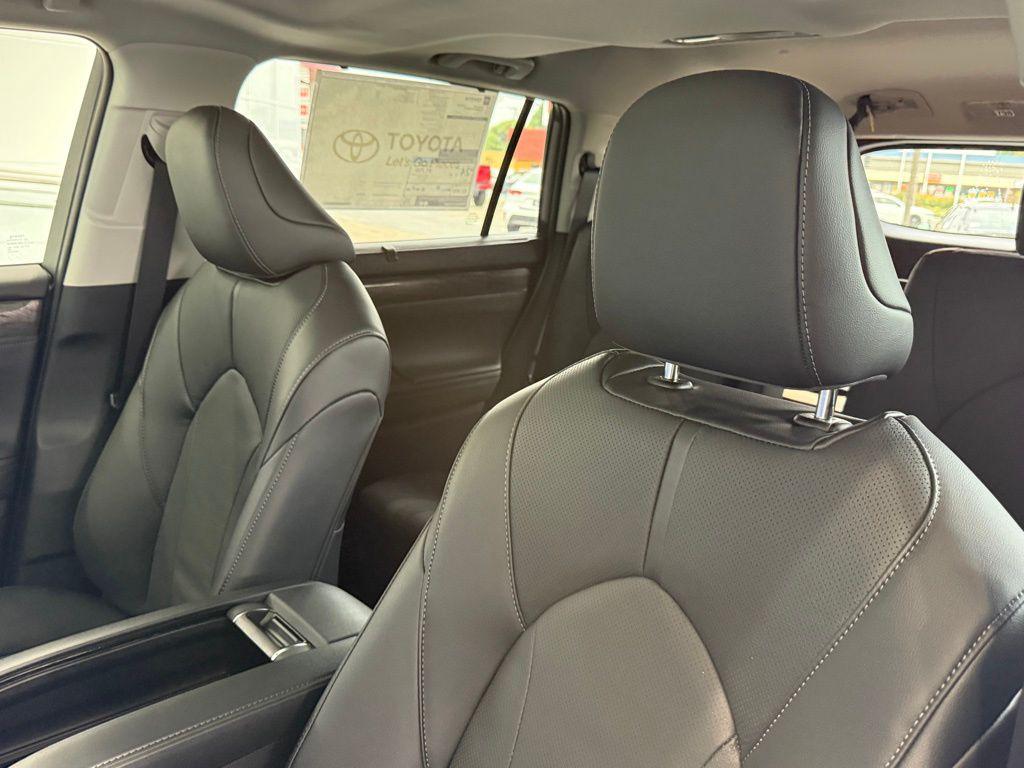 new 2026 Toyota Highlander car, priced at $50,677