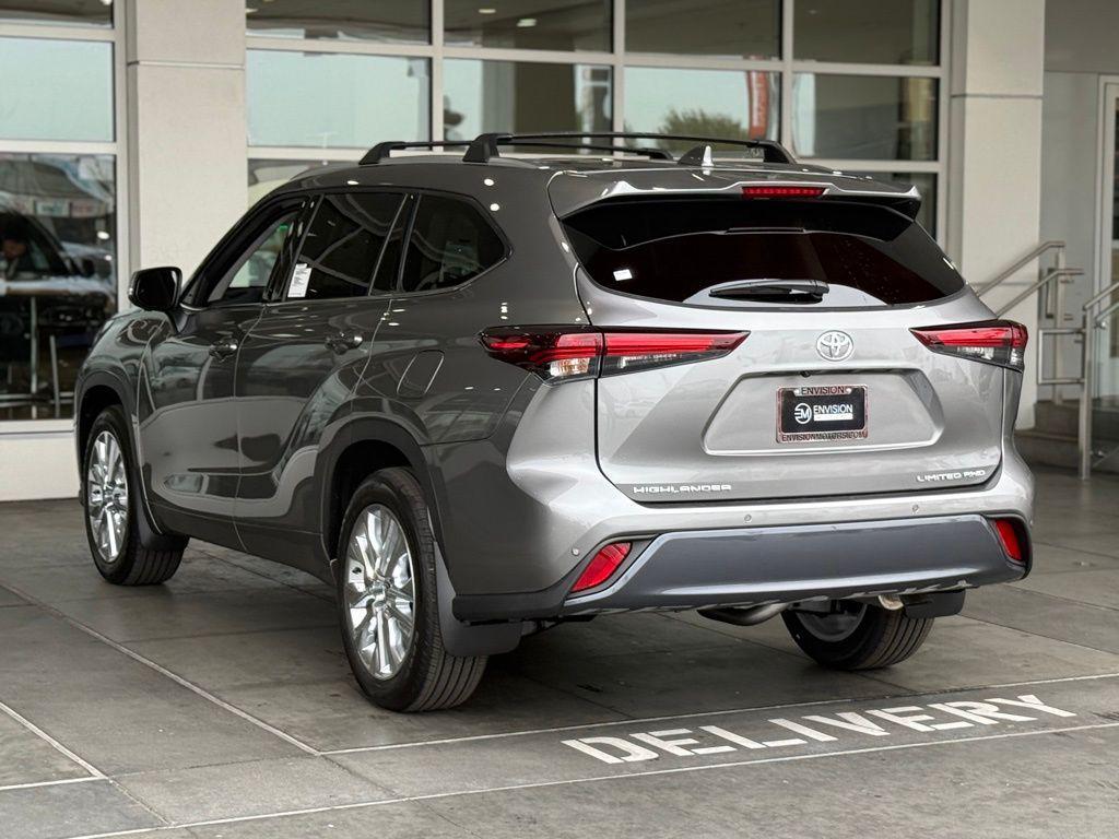 new 2026 Toyota Highlander car, priced at $50,677