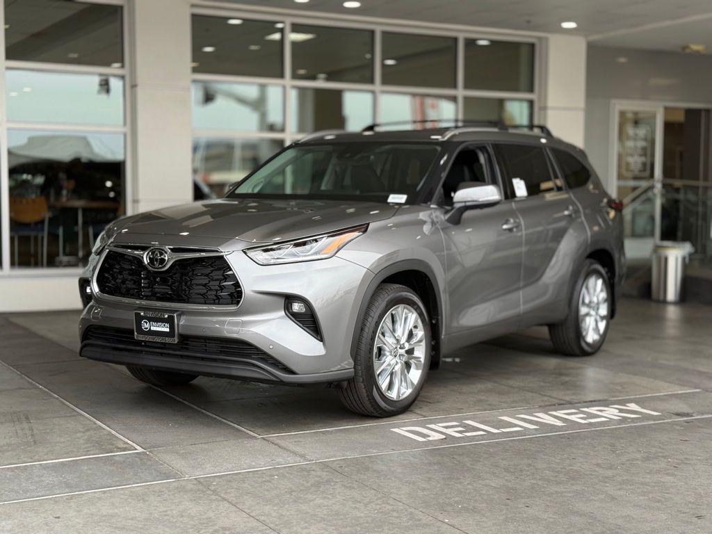 new 2026 Toyota Highlander car, priced at $50,677