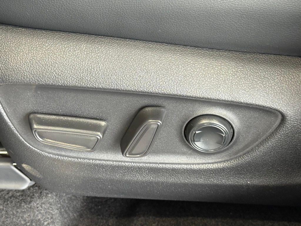 new 2026 Toyota Highlander car, priced at $50,677