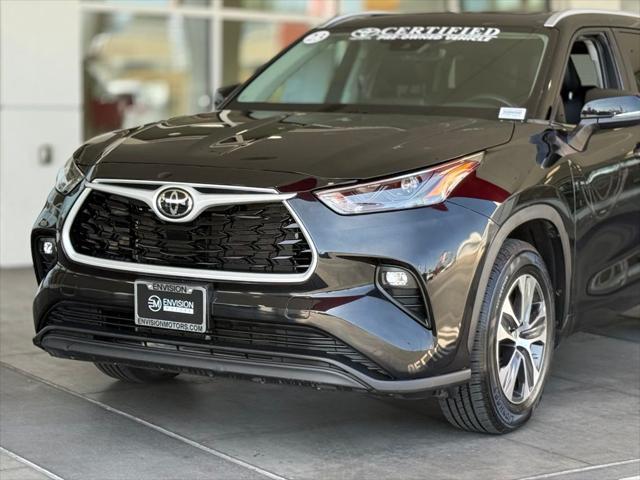 used 2023 Toyota Highlander car, priced at $36,198